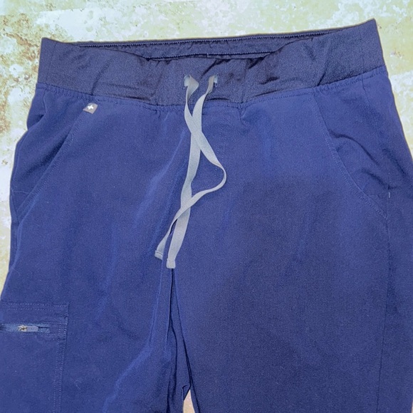 Women’s navy figs zamora jogger scrub bottoms - Picture 2 of 4